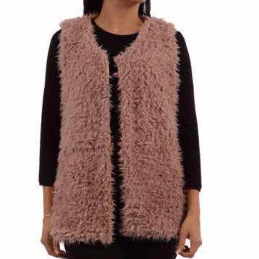 Faux fur super soft vest blush